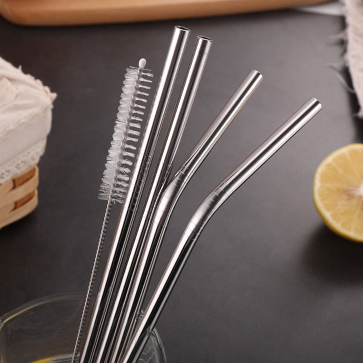 0579 Set of 4 Stainless Steel Straws & Brush (2 Straight straws, 2 Bent straws, 1 Brush) 0579 Set of 4 Stainless Steel Straws & Brush (2 Straight straws, 2 Bent straws, 1 Brush)